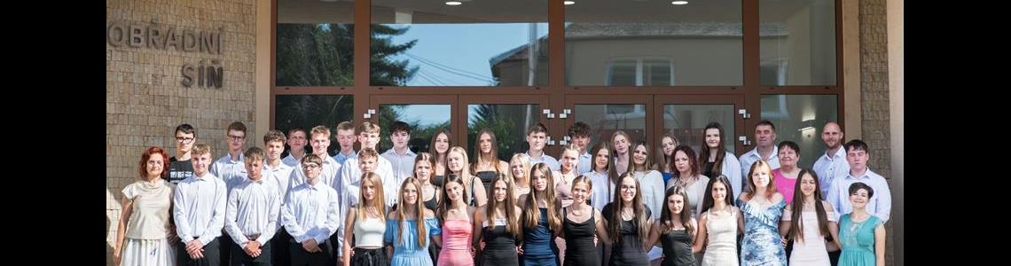 DEVÁŤÁCI se slavnostně rozloučili se základní školou